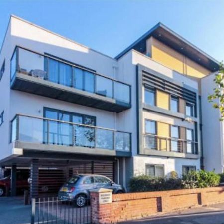 Charming 2-Bed Apartment In Christchurch Christchurch  Exterior foto